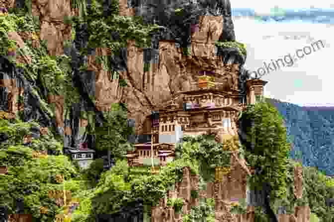 Misty Mountain Peaks And Ancient Temples LitRPG: Infinitely Stronger: Epic Wuxia Cultivation Vol 2